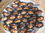 "Ракушки" из чернослива и грецких орехов